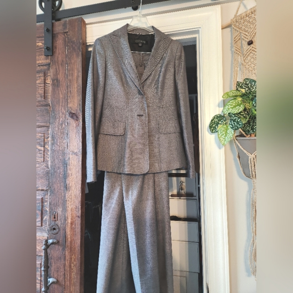 Size 0 Anne Klein Women's Pants Suit